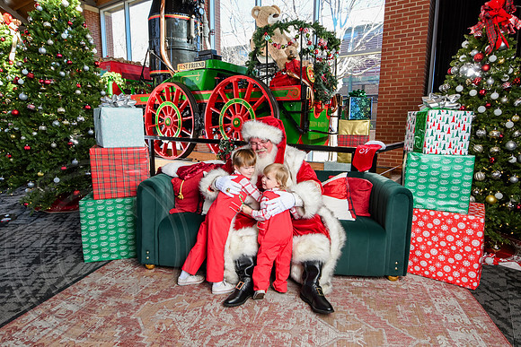 RKPhoto-2025-TheCharlestonSanta-Dec20-4231
