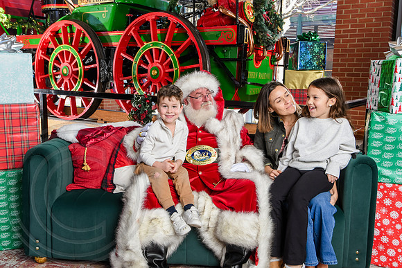 RKPhoto-2025-TheCharlestonSanta-Dec20-4237