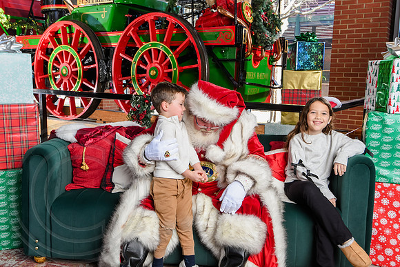RKPhoto-2025-TheCharlestonSanta-Dec20-4238