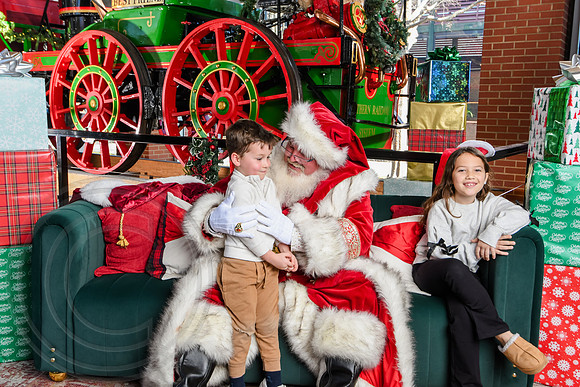 RKPhoto-2025-TheCharlestonSanta-Dec20-4239