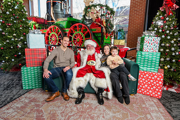 RKPhoto-2025-TheCharlestonSanta-Dec20-4244