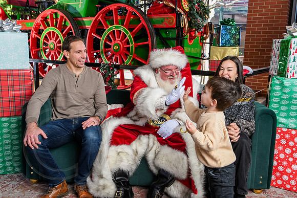 RKPhoto-2025-TheCharlestonSanta-Dec20-4246