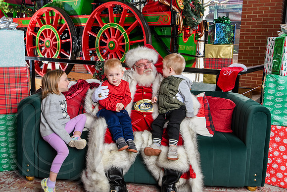 RKPhoto-2025-TheCharlestonSanta-Dec20-4248