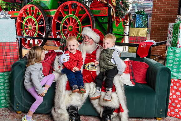 RKPhoto-2025-TheCharlestonSanta-Dec20-4249