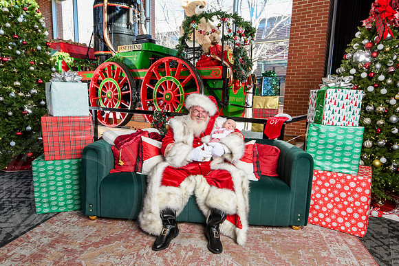 RKPhoto-2025-TheCharlestonSanta-Dec20-4255