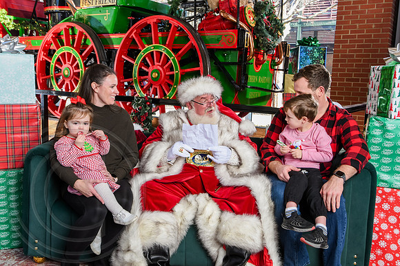RKPhoto-2025-TheCharlestonSanta-Dec20-4260