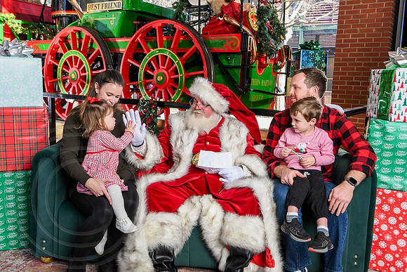 RKPhoto-2025-TheCharlestonSanta-Dec20-4262