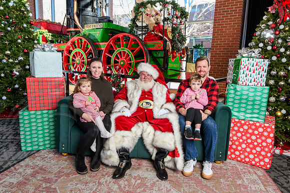 RKPhoto-2025-TheCharlestonSanta-Dec20-4263