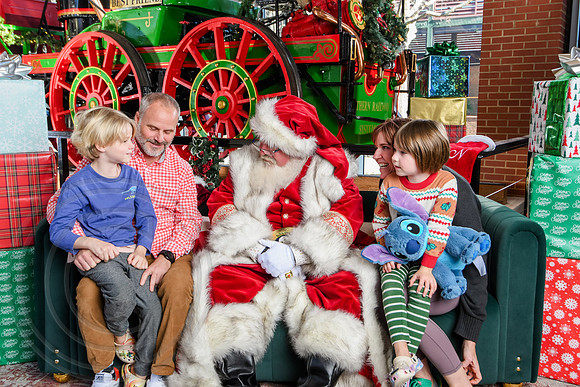 RKPhoto-2025-TheCharlestonSanta-Dec20-4269