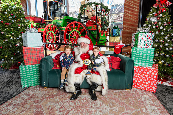 RKPhoto-2025-TheCharlestonSanta-Dec20-4272