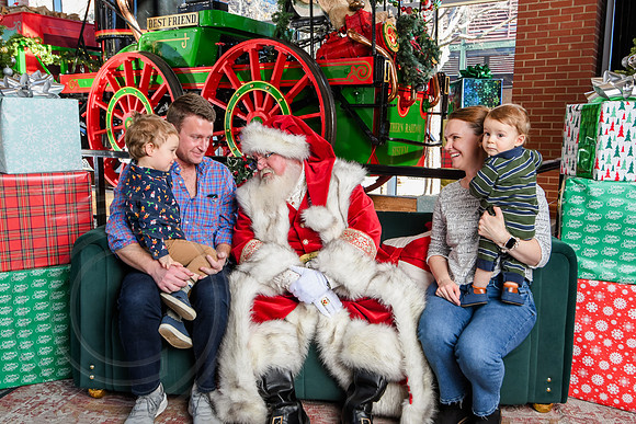 RKPhoto-2025-TheCharlestonSanta-Dec20-4276