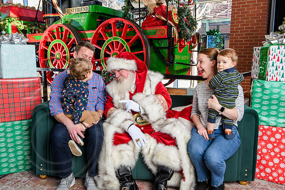 RKPhoto-2025-TheCharlestonSanta-Dec20-4277