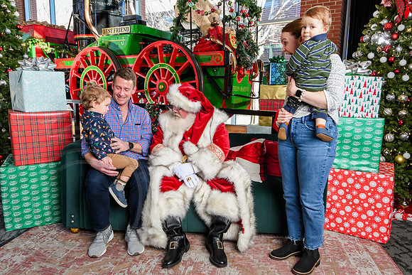 RKPhoto-2025-TheCharlestonSanta-Dec20-4278