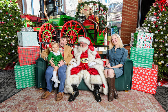RKPhoto-2025-TheCharlestonSanta-Dec20-4279