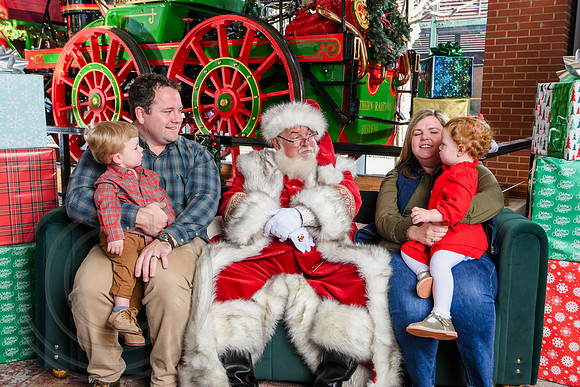 RKPhoto-2025-TheCharlestonSanta-Dec20-4284