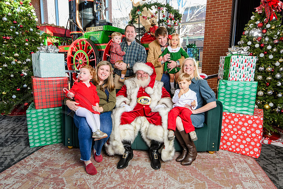 RKPhoto-2025-TheCharlestonSanta-Dec20-4285