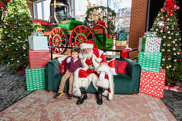RKPhoto-2025-TheCharlestonSanta-Dec20-4295