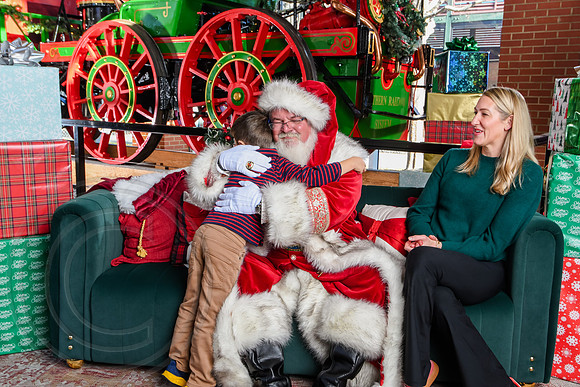 RKPhoto-2025-TheCharlestonSanta-Dec20-4301