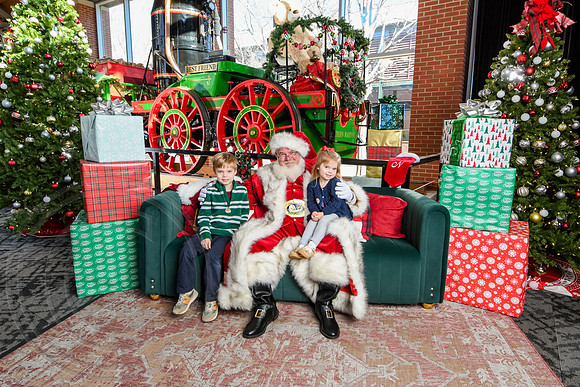 RKPhoto-2025-TheCharlestonSanta-Dec20-4302