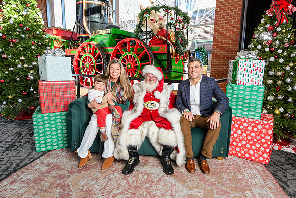 RKPhoto-2025-TheCharlestonSanta-Dec20-4307