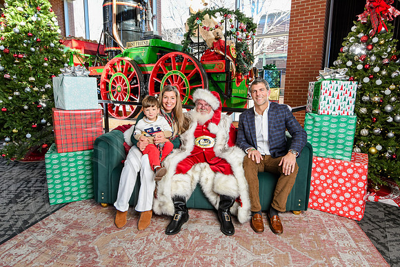 RKPhoto-2025-TheCharlestonSanta-Dec20-4309