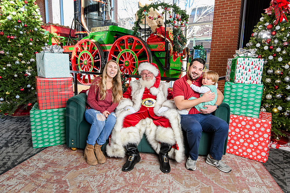 RKPhoto-2025-TheCharlestonSanta-Dec20-4312