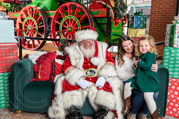 RKPhoto-2025-TheCharlestonSanta-Dec20-4318