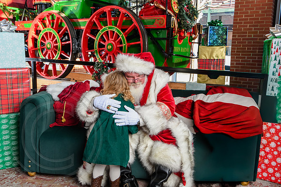 RKPhoto-2025-TheCharlestonSanta-Dec20-4320