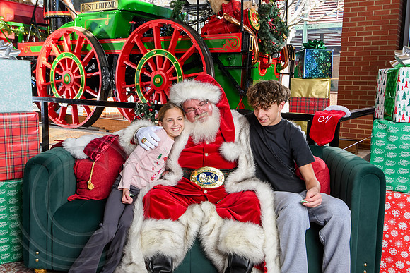RKPhoto-2025-TheCharlestonSanta-Dec20-4324