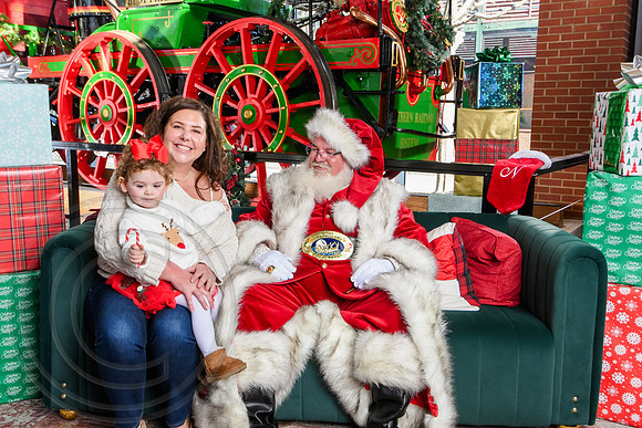 RKPhoto-2025-TheCharlestonSanta-Dec20-4329