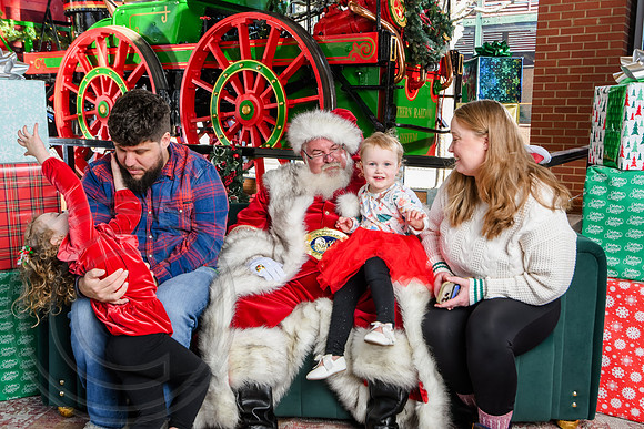 RKPhoto-2025-TheCharlestonSanta-Dec20-4333