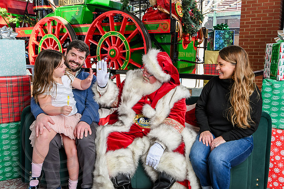 RKPhoto-2025-TheCharlestonSanta-Dec20-4339