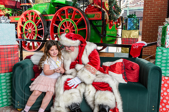 RKPhoto-2025-TheCharlestonSanta-Dec20-4340