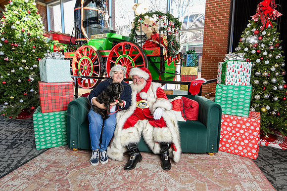 RKPhoto-2025-TheCharlestonSanta-Dec20-4341