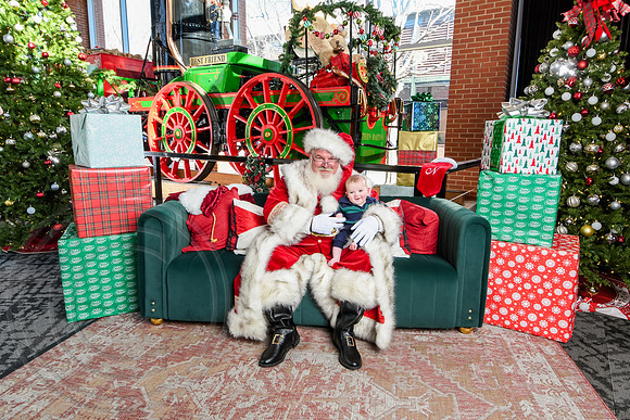RKPhoto-2025-TheCharlestonSanta-Dec20-4343