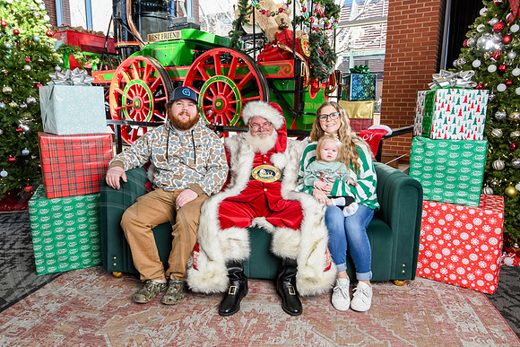 RKPhoto-2025-TheCharlestonSanta-Dec20-4348
