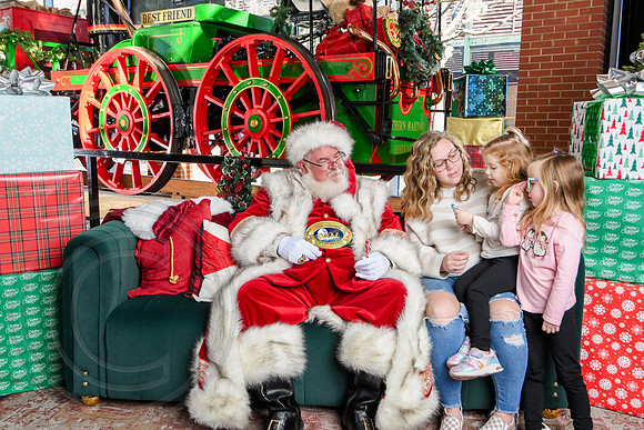 RKPhoto-2025-TheCharlestonSanta-Dec20-4351