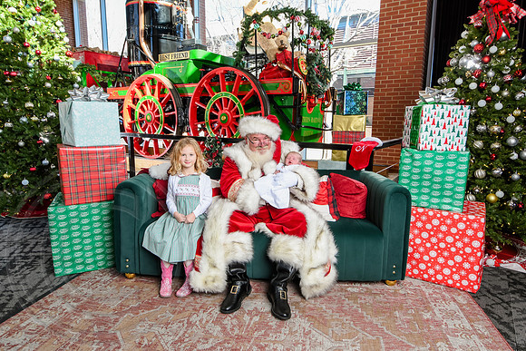 RKPhoto-2025-TheCharlestonSanta-Dec20-4352