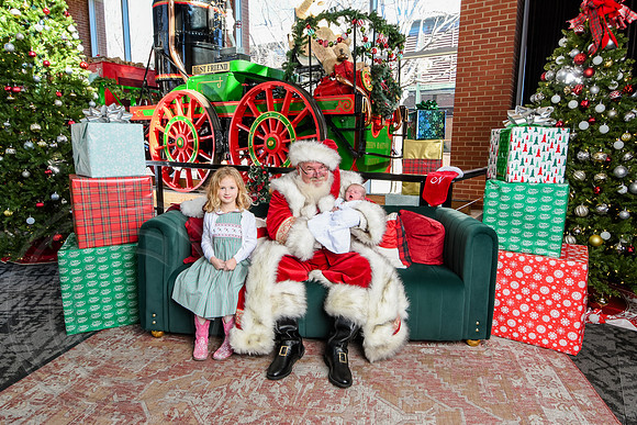 RKPhoto-2025-TheCharlestonSanta-Dec20-4353