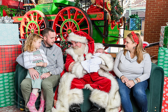 RKPhoto-2025-TheCharlestonSanta-Dec20-4356