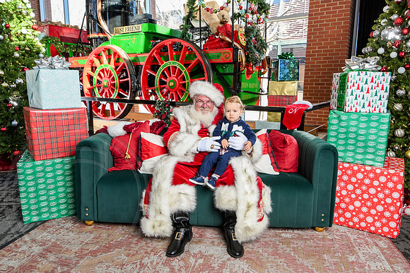 RKPhoto-2025-TheCharlestonSanta-Dec20-4369