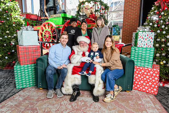 RKPhoto-2025-TheCharlestonSanta-Dec20-4372