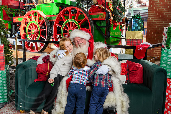 RKPhoto-2025-TheCharlestonSanta-Dec20-4382
