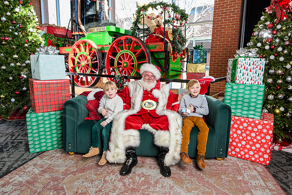 RKPhoto-2025-TheCharlestonSanta-Dec20-4383
