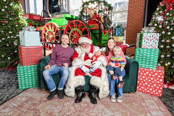 RKPhoto-2025-TheCharlestonSanta-Dec20-4388