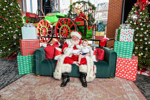 RKPhoto-2025-TheCharlestonSanta-Dec20-4405