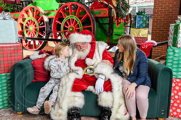 RKPhoto-2025-TheCharlestonSanta-Dec20-4409