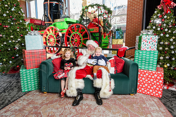 RKPhoto-2025-TheCharlestonSanta-Dec20-4412