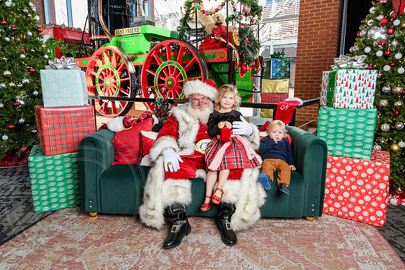 RKPhoto-2025-TheCharlestonSanta-Dec20-4416