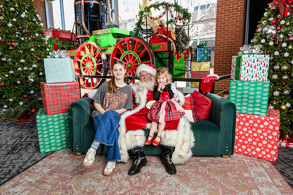 RKPhoto-2025-TheCharlestonSanta-Dec20-4418